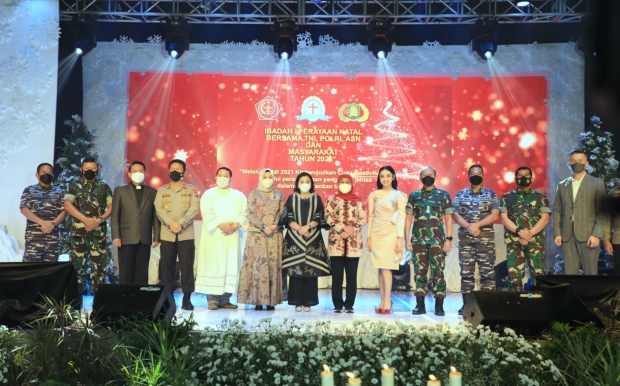 Gubernur Khofifah Hadiri Perayaan Natal TNI/Polri, dan Masyarakat di Mapolda Jatim