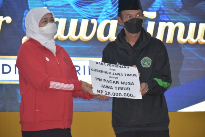 Juara Umum Kejurnas IV,  Atlet Pagar Nusa Jatim Terima Bonus dari Gubernur 
