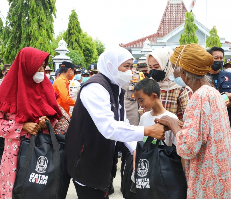 Gubernur Khofifah Sampaikan Duka Cita Dan Santunan Kepada Keluarga Korban Meninggal Dunia Laka